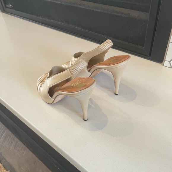 Manolo Blahnik Leather Heals Made in Italy size 37.5-38 - Picture 4 of 15